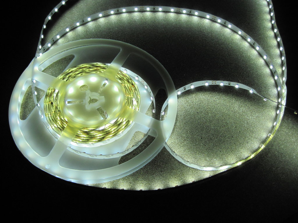 5m LED STRIP STRISCIA BIANCO NEUTRO 12V 4500K BOBINA 