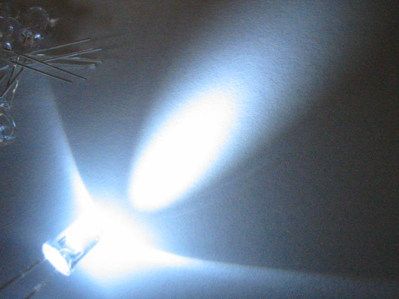 100 DIODI LED BIANCHI WHITE SUPERBRIGHT 20000mcd 5mm