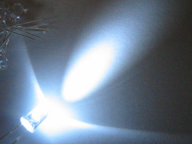 10 DIODI LED 5mm 20.000mcd CABLATI 60cm BIANCO FREDDO GHIACCIO SENZA RESISTENZA