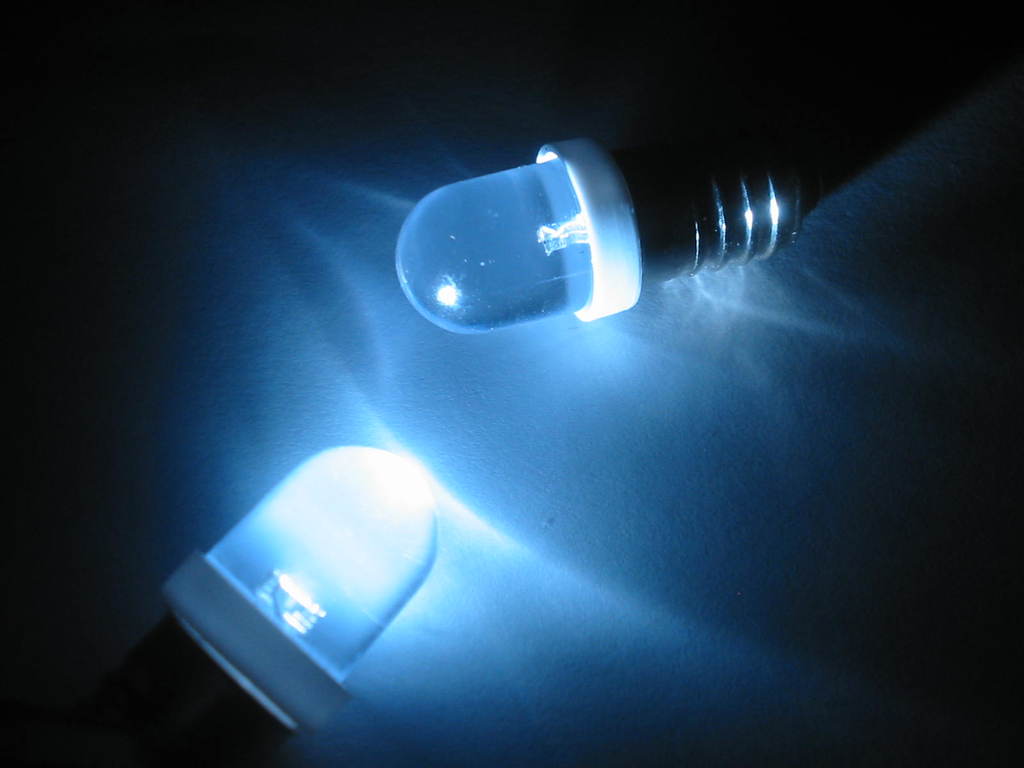 COPPIA LAMPADINE LED E10 SCREW VITE BIANCO 6000K N