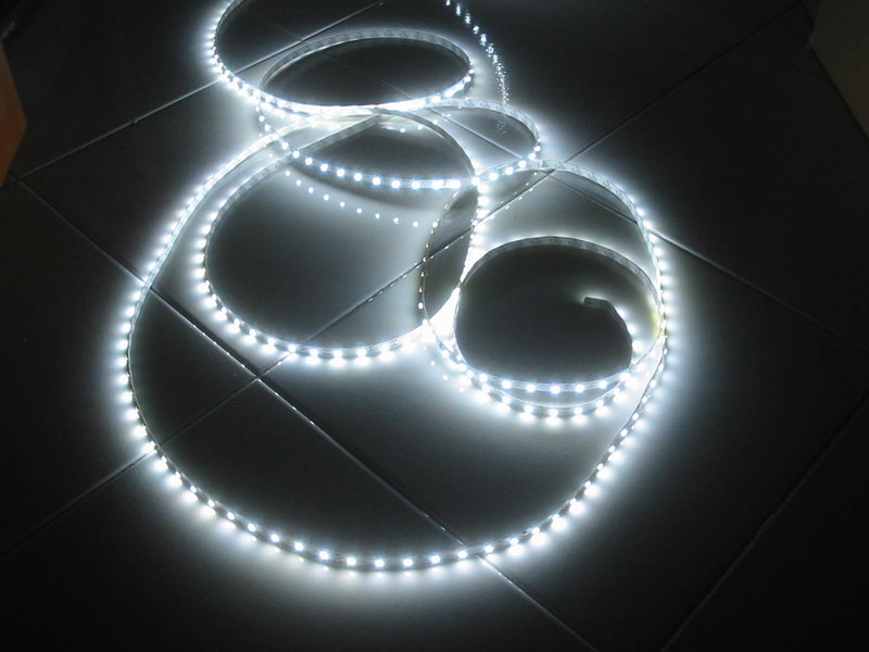 5m LED STRIP STRISCIA ADESIVA FLESSIBILE LUCE BIANCO FREDDO NEUTRO 300x smd3528